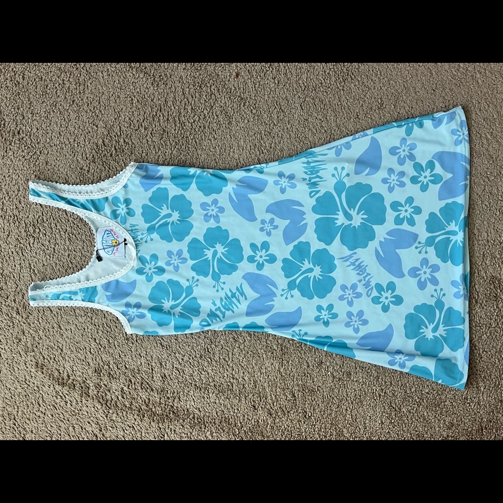 OMIGHTY blue hibiscus dress, looking to sell. Tag taken off but never worn.